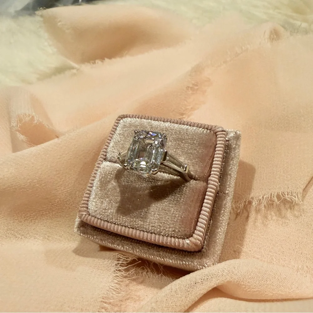 4CT Emerald Cut Engagement‎ Ring Baguette Three Stone Modern It-Girl Aesthetic - Picture 12 of 15